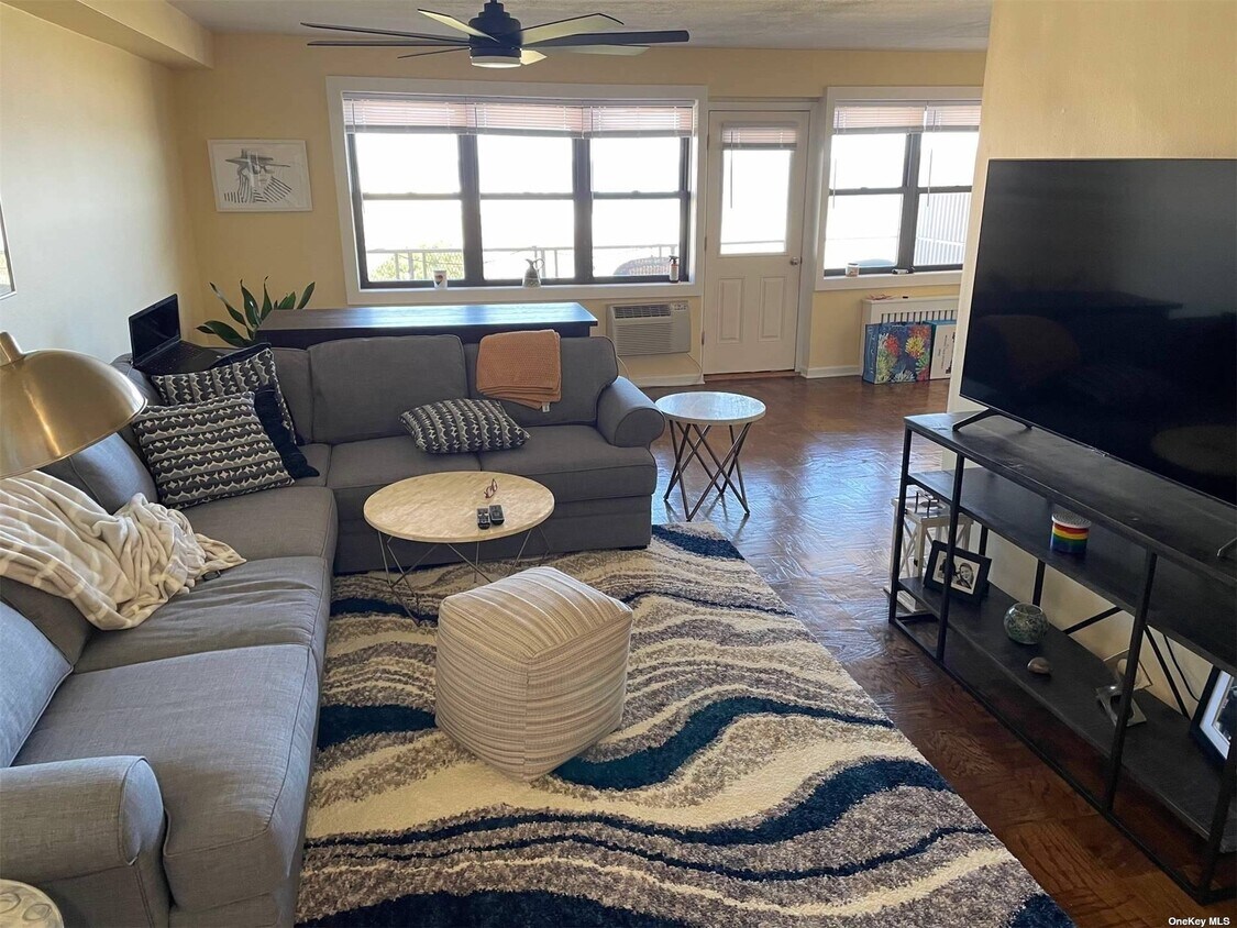 Foto principal - 860 E Broadway