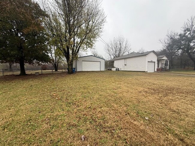 Building Photo - 1940 Ives Way Ln