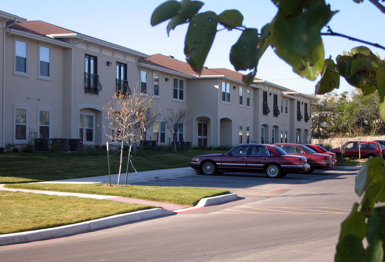 Foto del edificio - Oak Knoll Villa Affordable Senior Housing