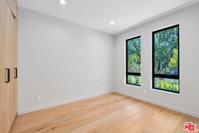 Foto del edificio - 4647 Morse Ave