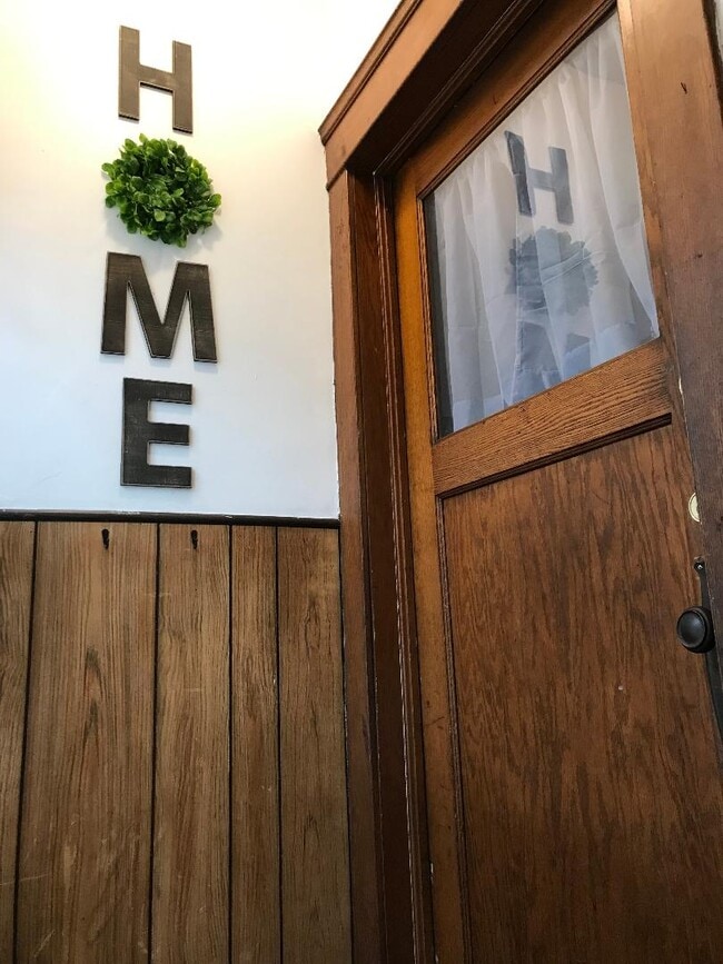 Entrance - 1136 Cook Ave