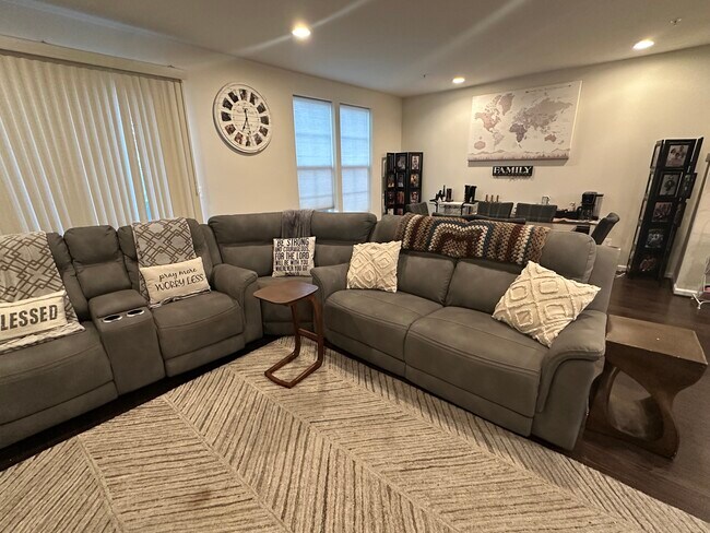 Foto del edificio - 5640 Scott Ridge Pl