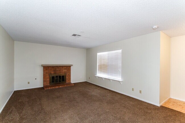 Building Photo - 350 Papaya Pl