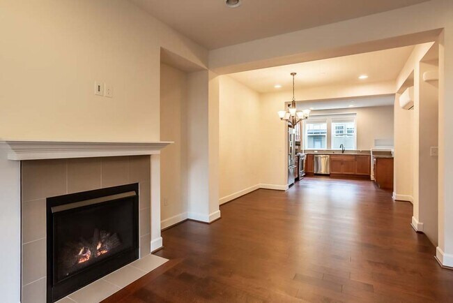 Foto del edificio - Welcome to the Brownstones at Issaquah Highlands Available August 1st