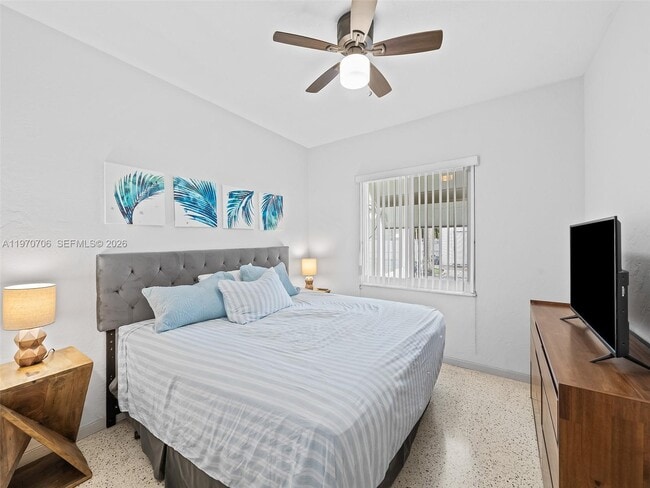 Building Photo - 926 Hollywood Blvd