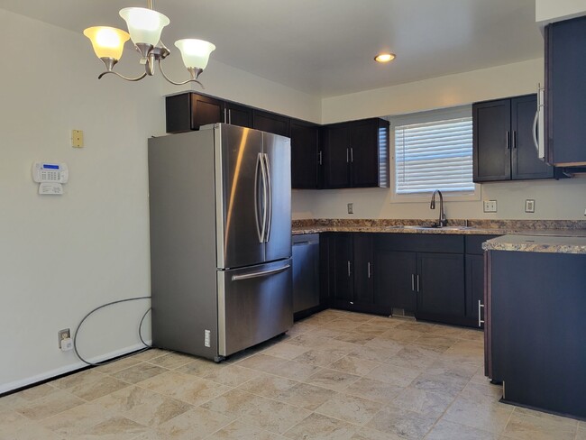 Building Photo - 3 bed , 2 bath Ranch Home on Corner Lot wi...