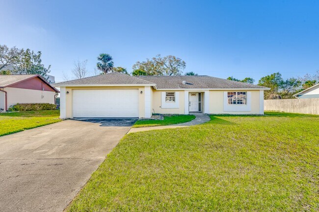 Building Photo - Beautiful Two Bedroom Located in a Quiet N...