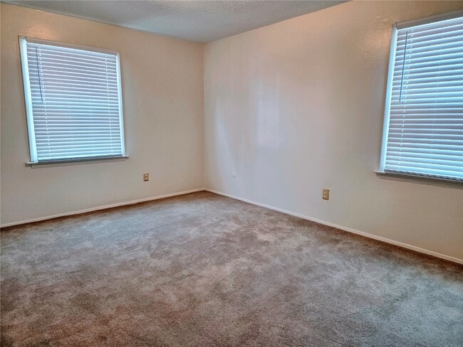 Building Photo - 13415 Land O Woods Dr