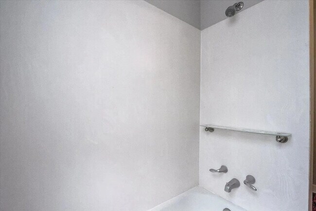 Baño - 2210 Winnebago St