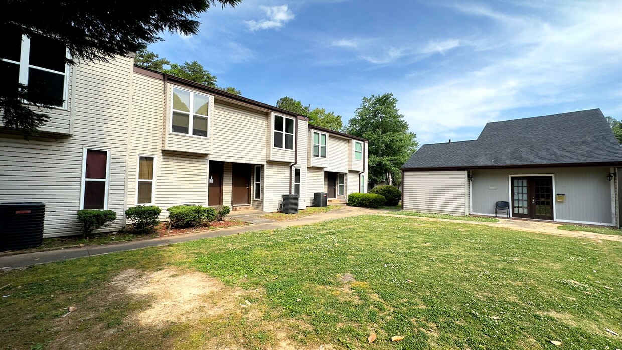 Primary Photo - Highland Park Townhome Apartments