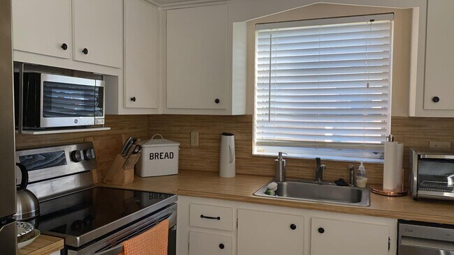 Building Photo - 13664 Coconut Palm Ct