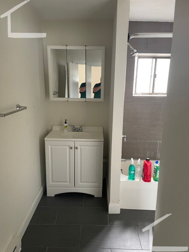 Building Photo - Nicely renovated studio available now!