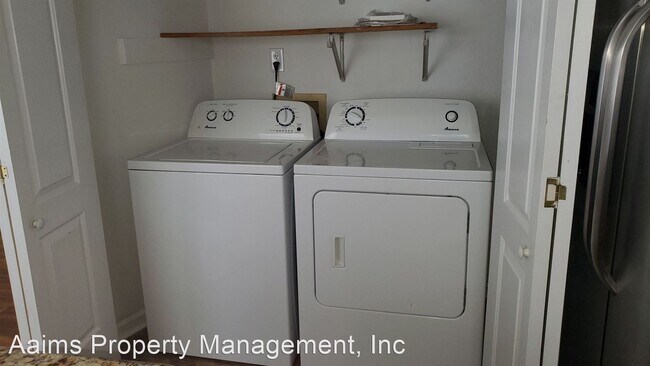 Foto del edificio - 2 br, 2 bath House - 6720-7 Willowbrook Drive