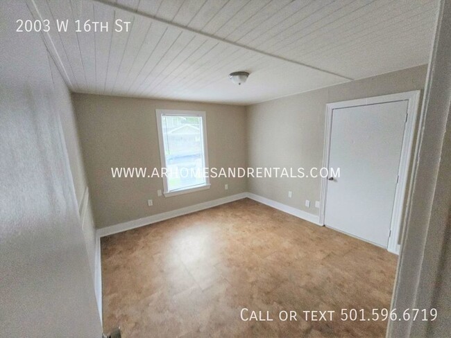 Building Photo - 2003 W 16th St | $725 | 2 beds, 1 bath