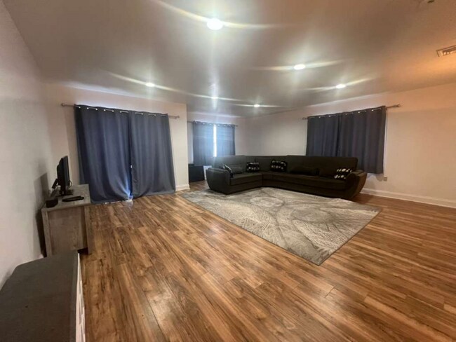 Foto del edificio - 644 Summer St