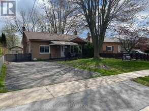 Building Photo - 7452 Marieclaude Ave