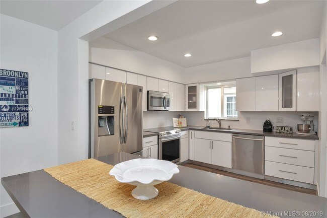 Building Photo - 3810 SW 61st Ave