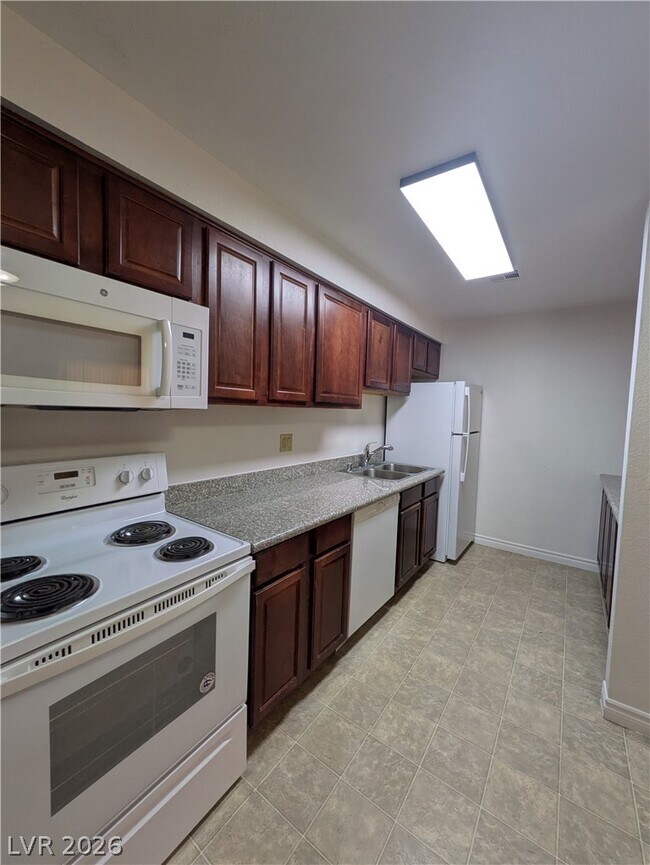 Building Photo - 5321 River Glen Dr