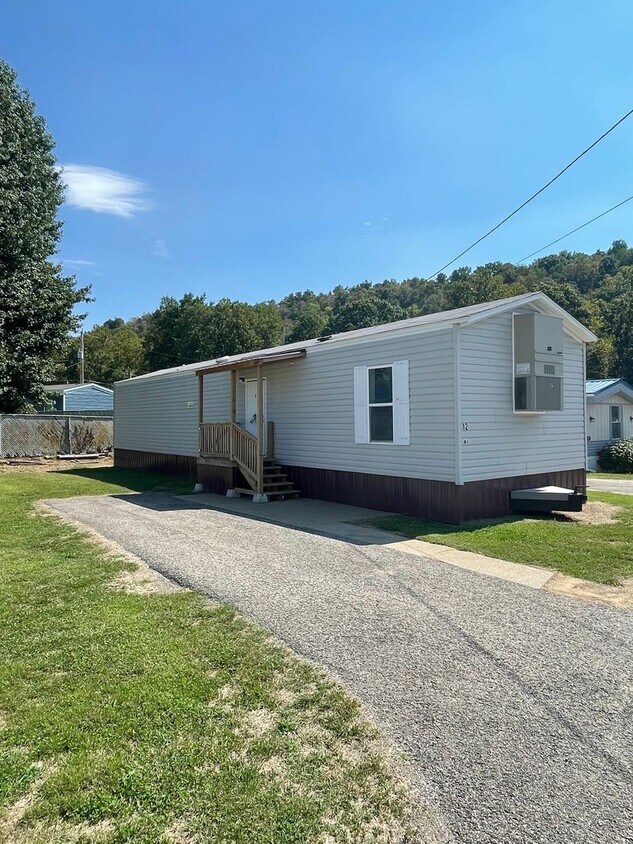 Foto principal - Three Bedroom Two Bath Manufactured Home i...