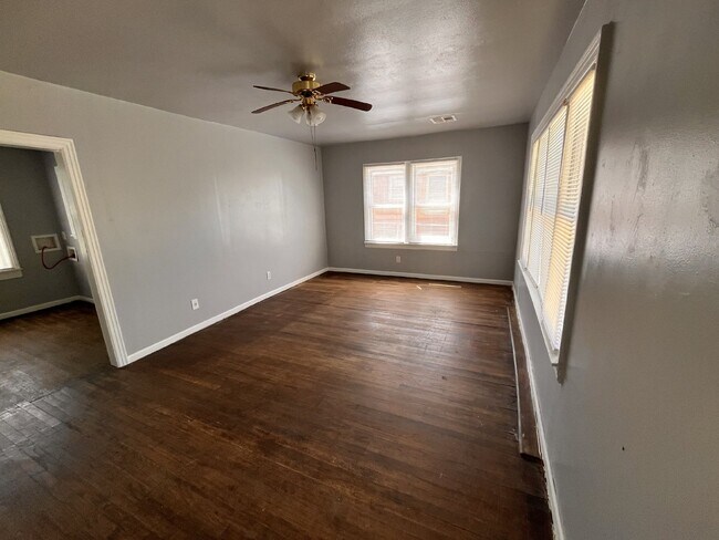 Building Photo - Move-In Ready 2B/1B in SW OKC