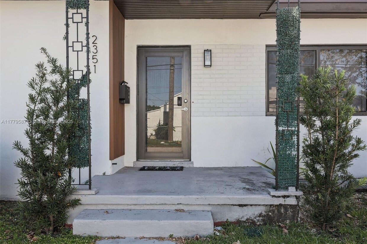 Foto principal - 2353 SW 31st Ave