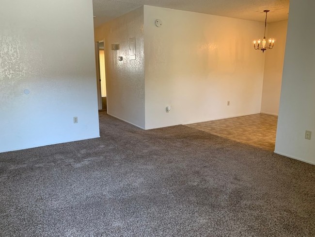 Building Photo - 2 Bed, 2 Bath unit on County Center!
