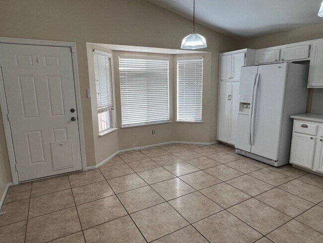 Building Photo - 9824 Cross Creek Way