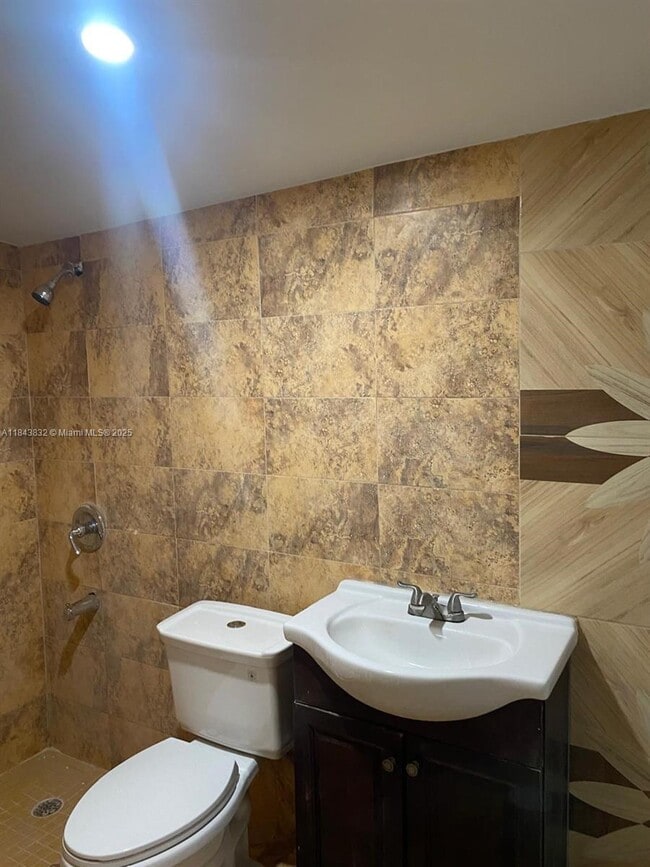 Foto del edificio - 115 NW 193rd St