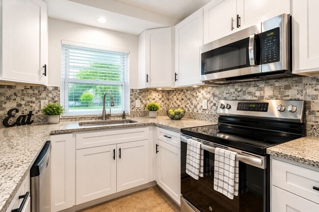 Building Photo - Beautifully Renovated 3 Bedroom • 2 Bathroom Home in Largo, Florida