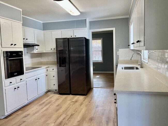 Building Photo - Awesome in Austell!