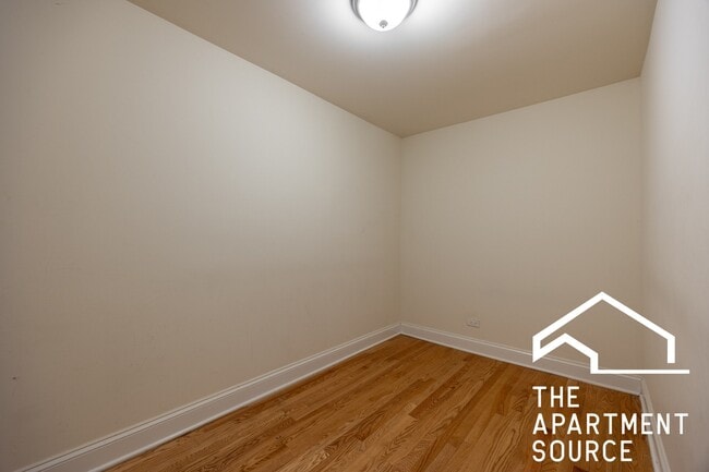 Building Photo - 4036.5 N Ashland Ave