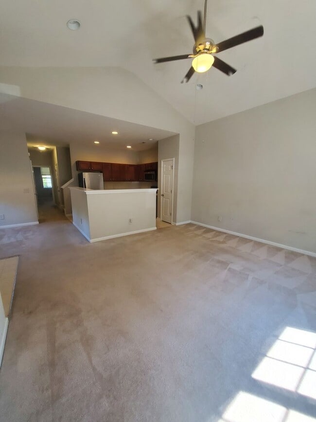 Building Photo - Liberty Hall End Unit 3Br 2.5Ba Townhome