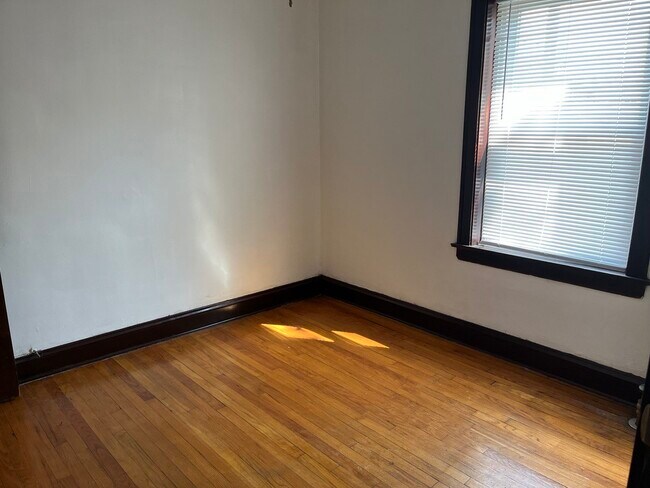 Building Photo - 2514 W 70th St
