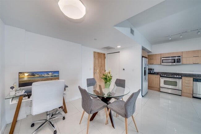 Foto del edificio - 350 S Miami Ave