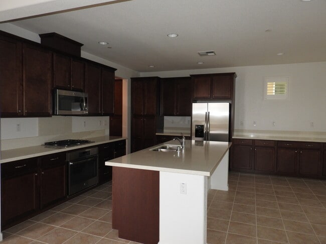 Building Photo - Gated 4 Bedroom in Stone Point