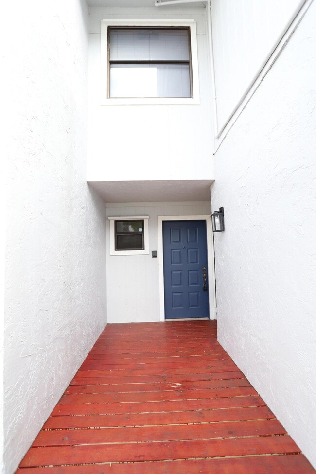 Building Photo - 1715 Woodbridge Lakes Cir