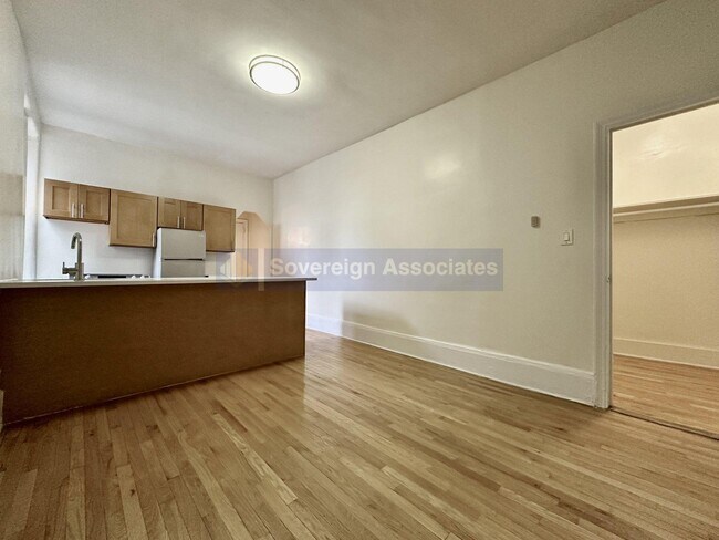 Building Photo - 12 Pinehurst Avenue
