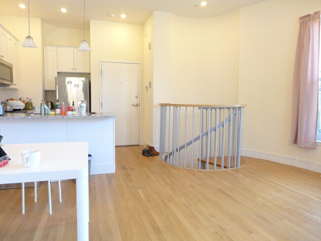 Foto del edificio - 909 Beacon St