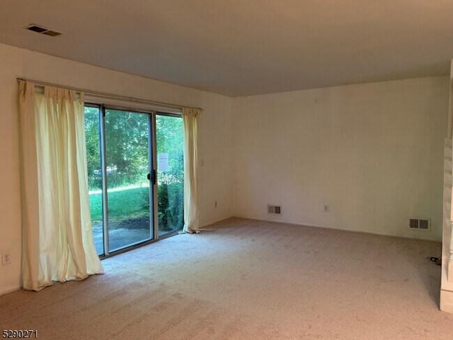 Foto del edificio - 363 Aldeburgh Ave