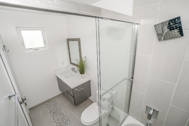 Foto del edificio - 4635 Lexington Avenue, Unit 4637 1/4