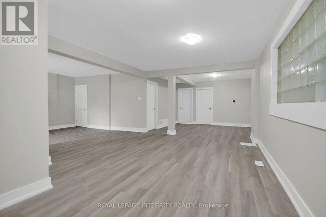 Building Photo - 209-209 Hannah St