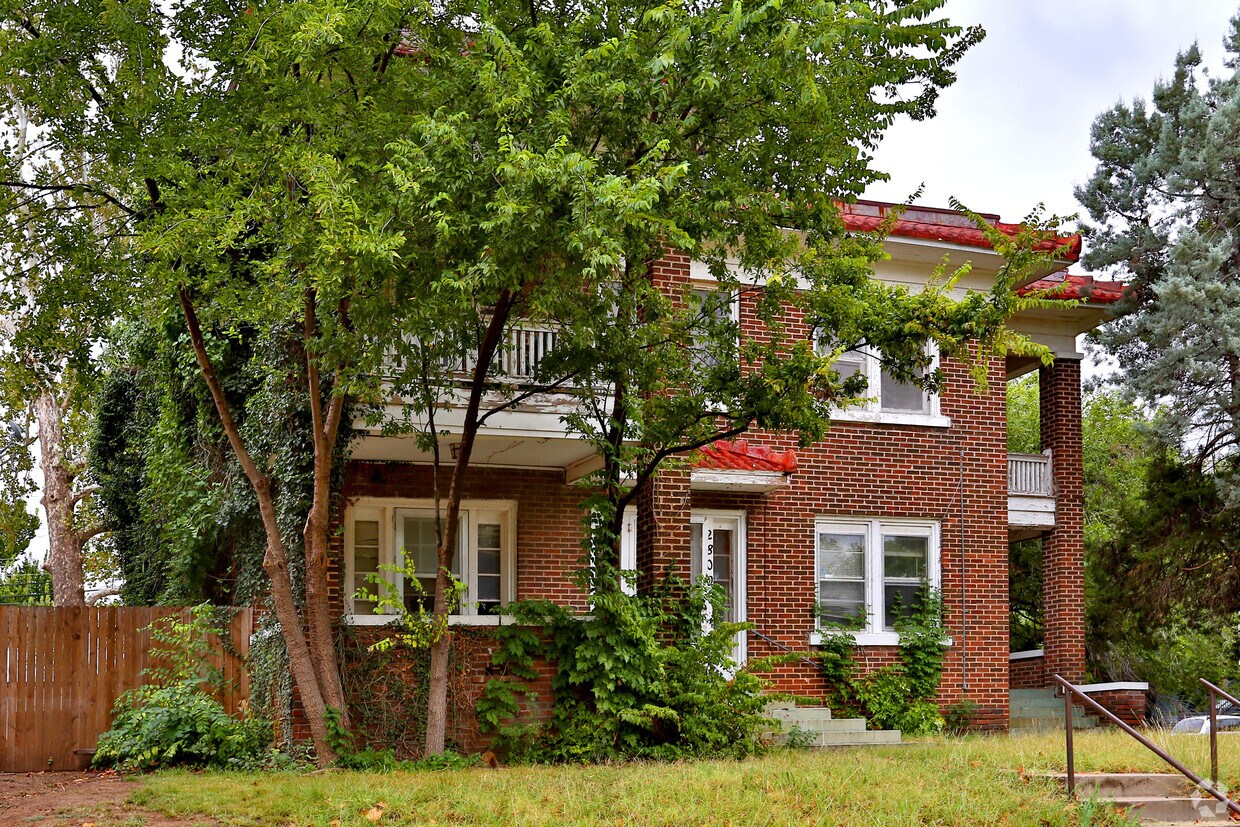 Building Photo - 2800 N Robinson Ave