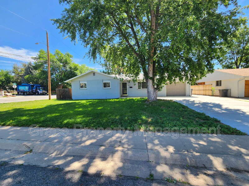 Building Photo - 700 S Miller Ave