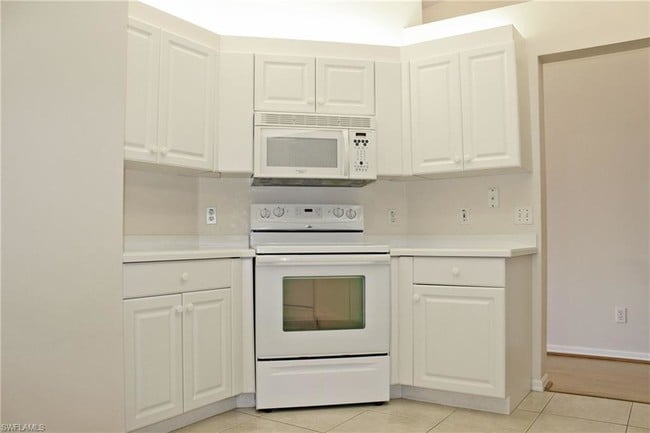 Building Photo - 14550 Daffodil Dr