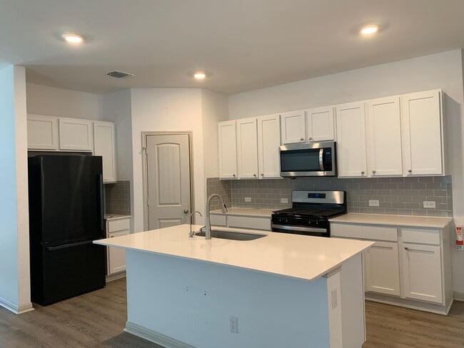 Foto del edificio - Lovely 3 Bed 2 bath home in Hutto