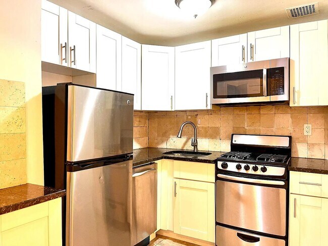 Foto del edificio - 2510 Ocean Pkwy