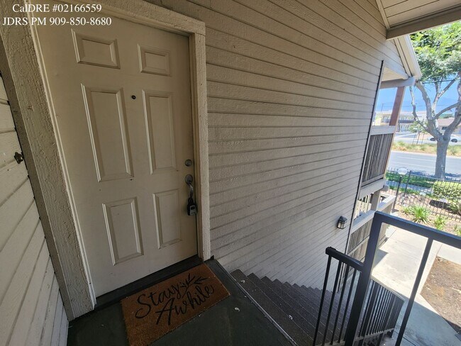 Foto del edificio - Price Lowered! Ontario 2 Bedroom Condo