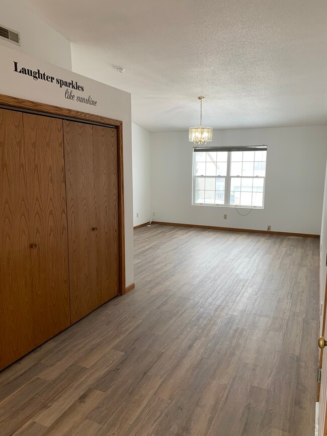 Building Photo - 2161 Sunnyslope Dr
