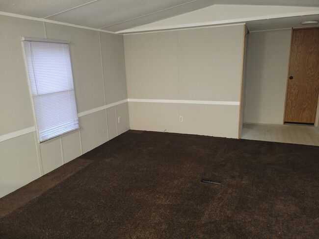 Living Room - 1191 Evergreen Ln