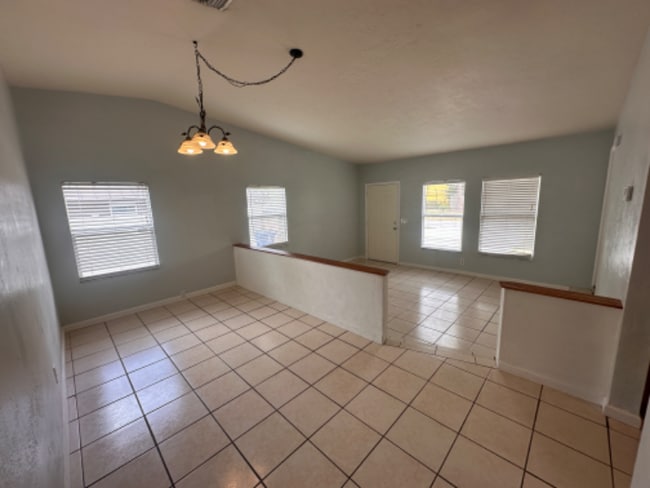 Foto del edificio - 6171 Heather St